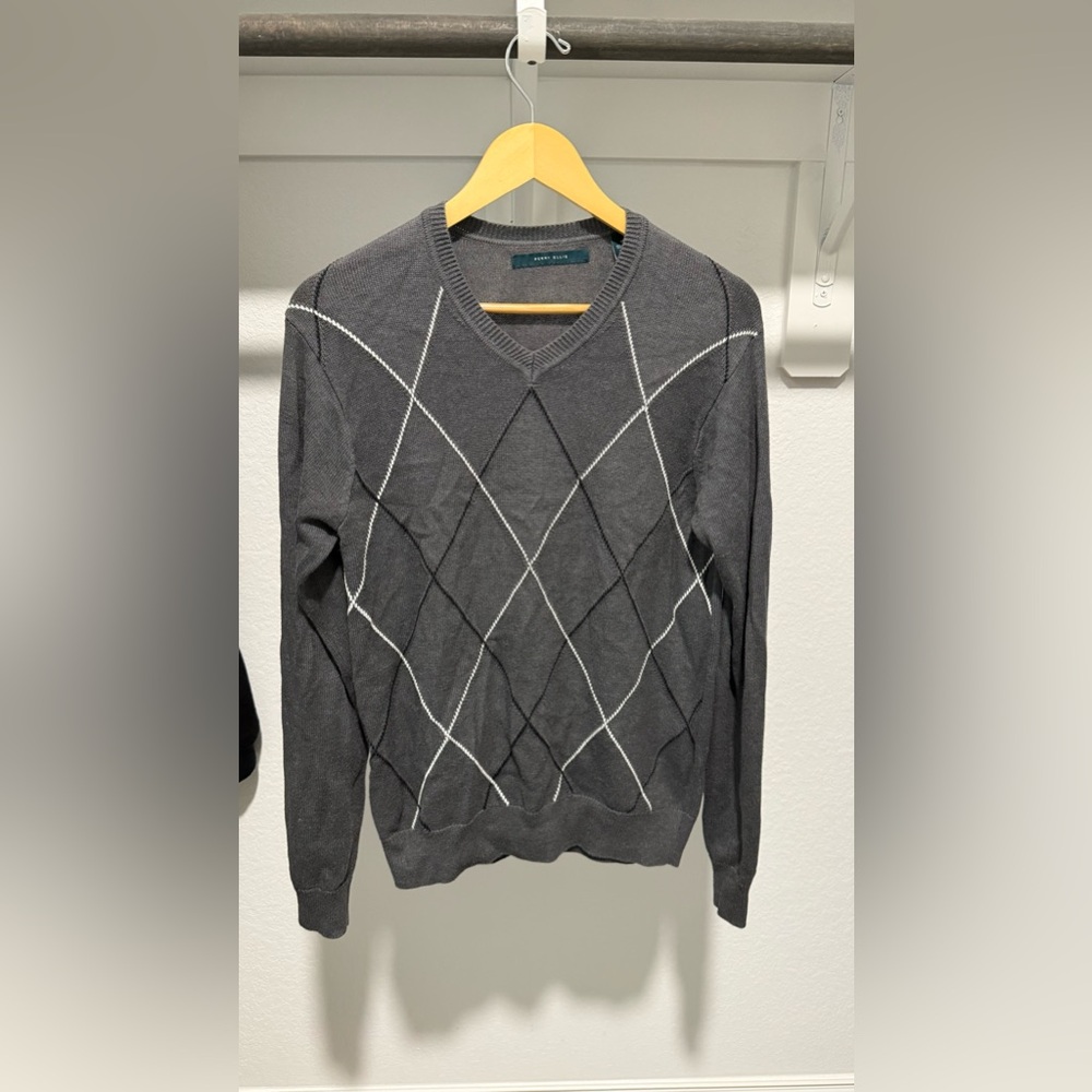 Perry Ellis S v neck sweater